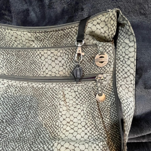 Travelon Greige Snakeskin Travelon Large RFID Bag - Picture 13 of 14